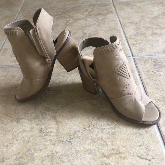 David Aaron open toe booties - Picture 1 of 7